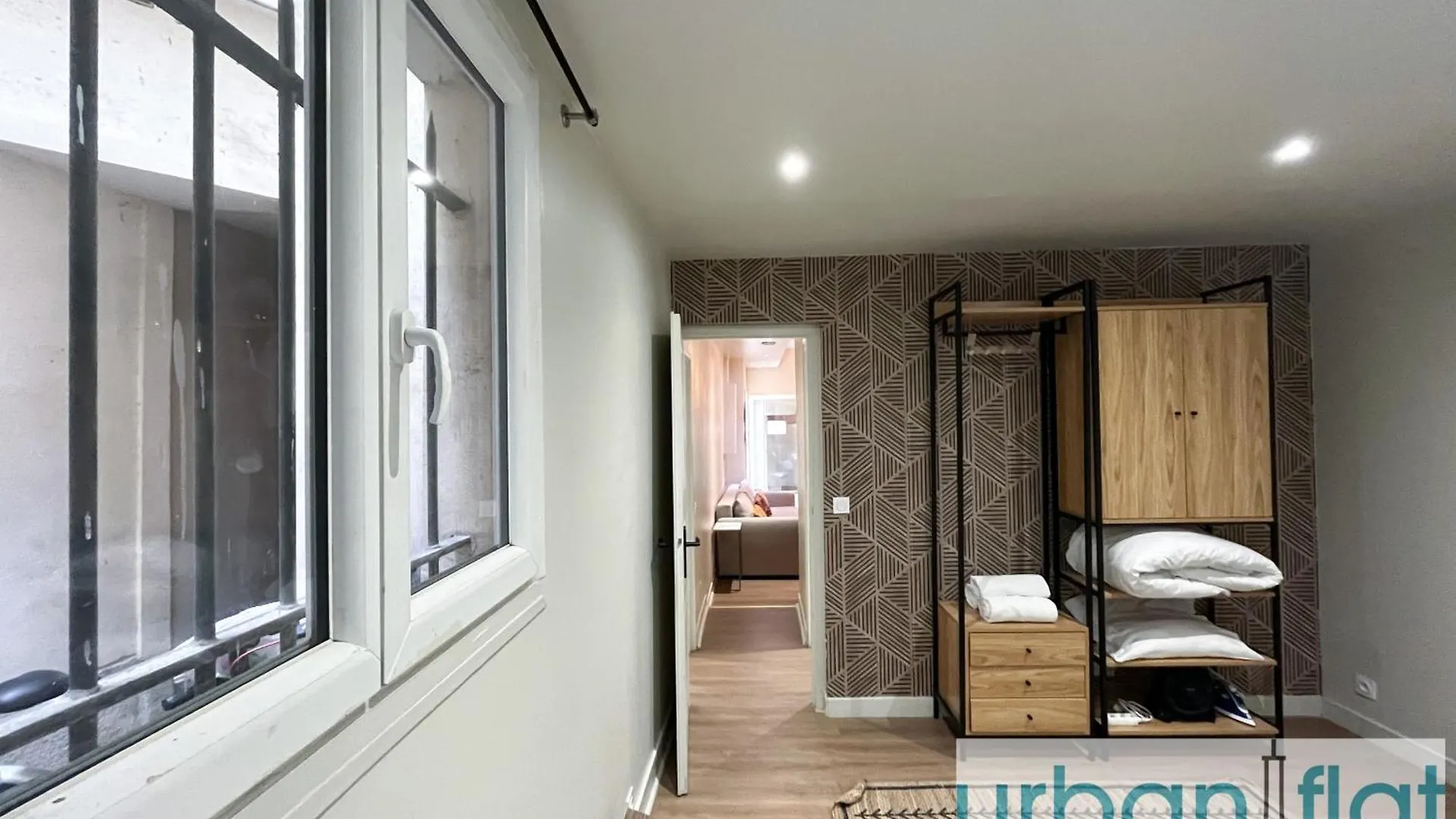 06 - Richer Paris Apartment